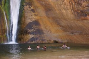 Hole-in-the-Rock-Wasserfall-2